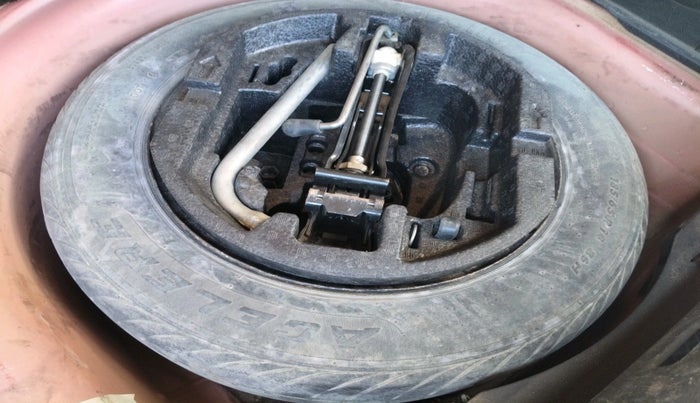 2011 Skoda Fabia ELEGANCE 1.2 MPI, Petrol, Manual, 1,90,648 km, tyre