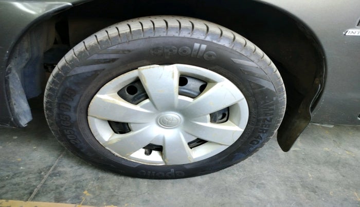 2011 Toyota Innova 2.5 G4 8 STR, Diesel, Manual, 1,19,506 km, tyre