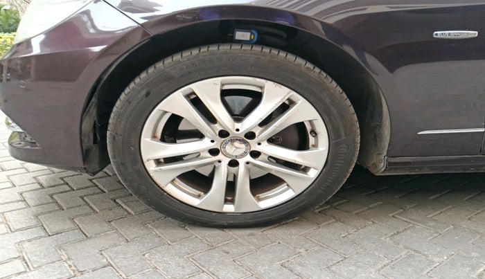 2011 Mercedes Benz E Class E 250 CDI ELEGANCE, Diesel, Automatic, 1,16,916 km, tyre