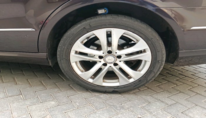 2011 Mercedes Benz E Class E 250 CDI ELEGANCE, Diesel, Automatic, 1,16,916 km, tyre