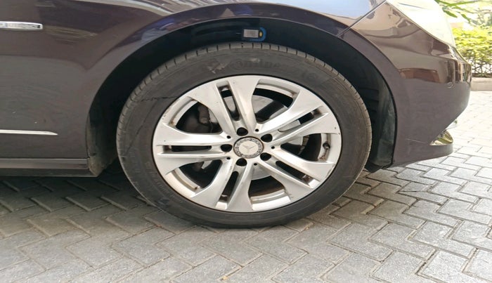 2011 Mercedes Benz E Class E 250 CDI ELEGANCE, Diesel, Automatic, 1,16,916 km, tyre