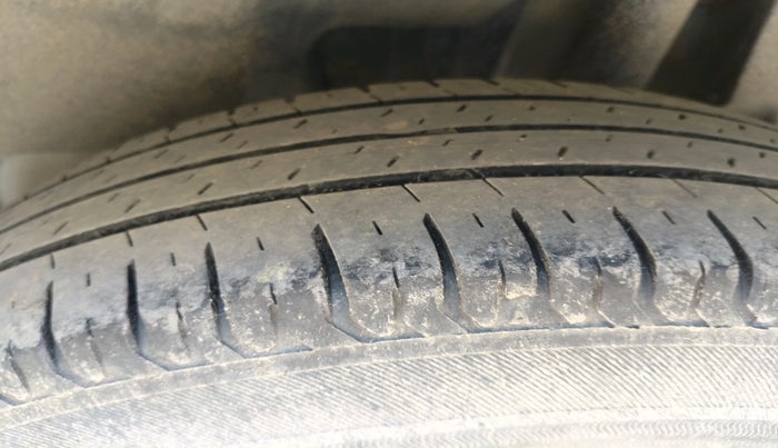 2018 Maruti Swift LXI, Petrol, Manual, 19,492 km, tyre