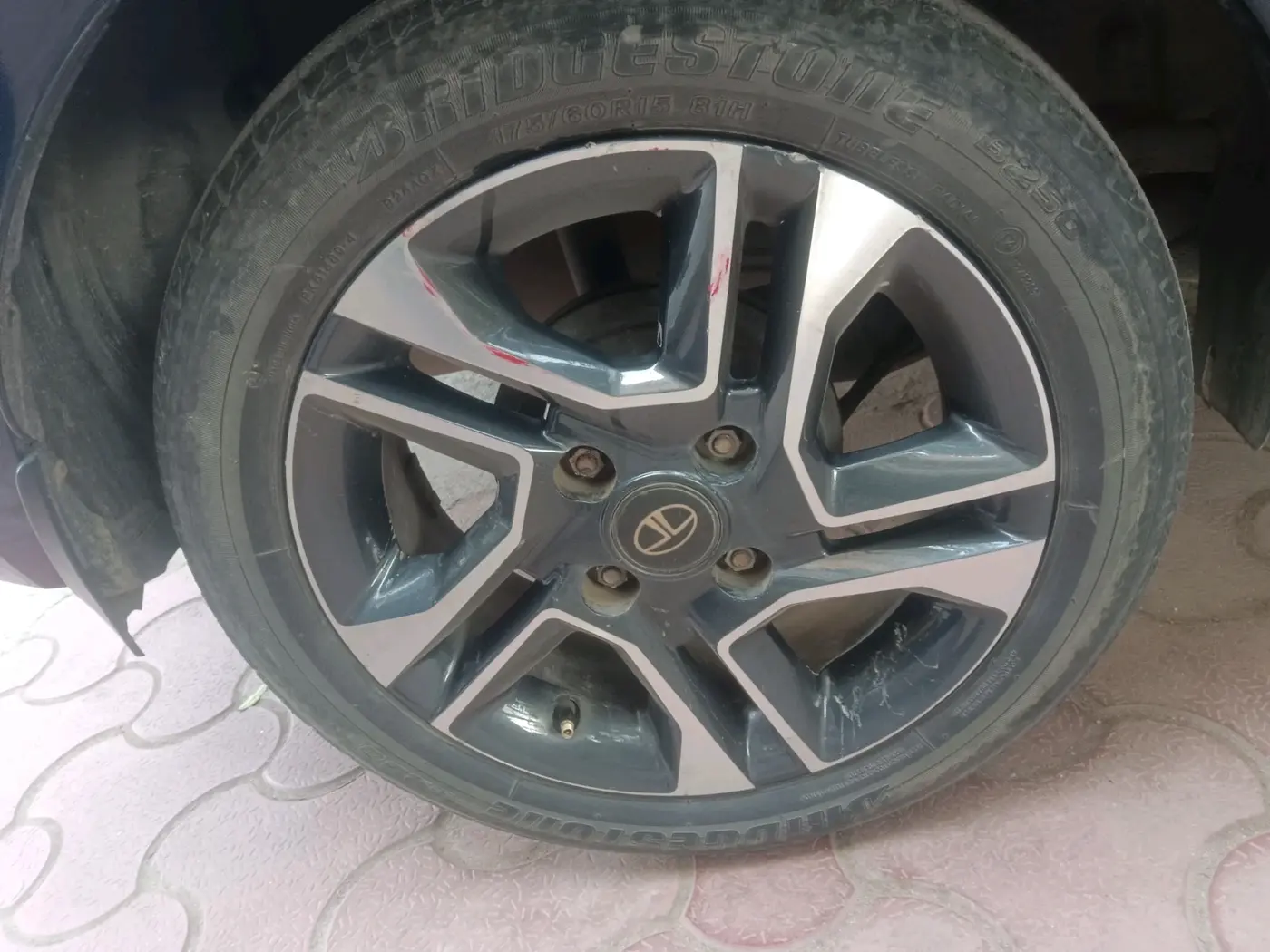 2018 Tata TIGOR XZA PETROL, Petrol, Automatic, 75,272 km, tyre