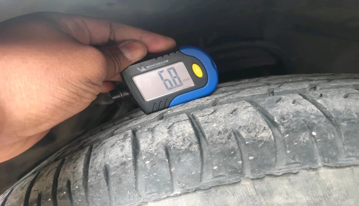 2019 Toyota Innova Crysta 2.8 GX AT 7 STR, Diesel, Automatic, 51,505 km, tyre