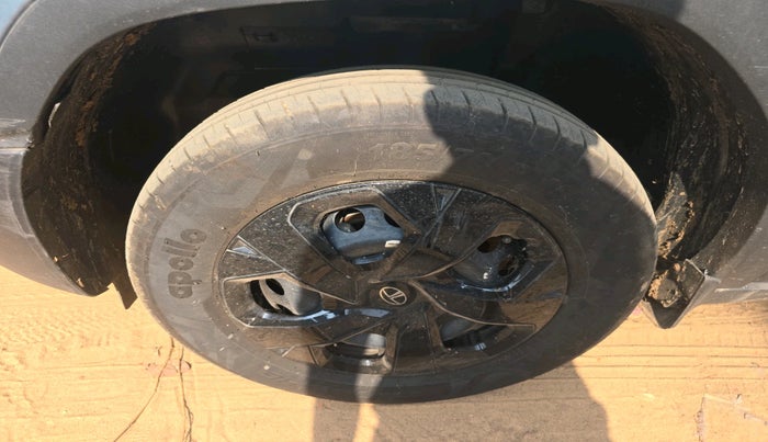 2024 Tata PUNCH ADVENTURE MT, Petrol, Manual, 5,677 km, tyre