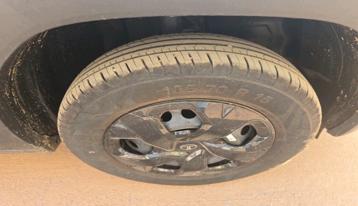 2024 Tata PUNCH ADVENTURE MT, Petrol, Manual, 5,677 km, tyre