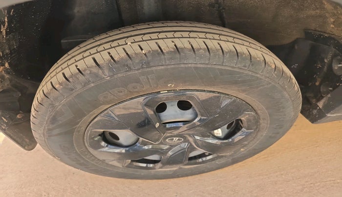 2024 Tata PUNCH ADVENTURE MT, Petrol, Manual, 5,677 km, tyre