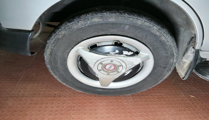 2015 Maruti Eeco 5 STR, Petrol, Manual, 75,973 km, tyre