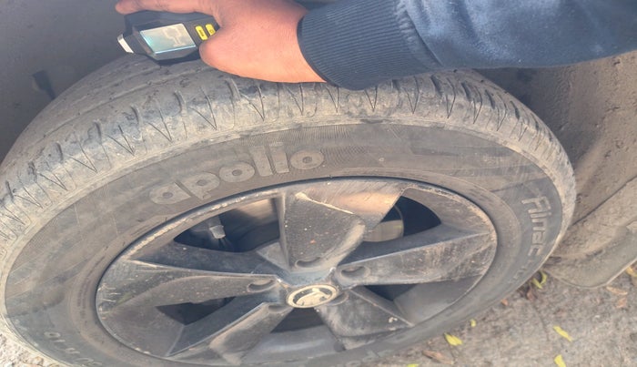 2012 Skoda Yeti AMBITION 2.0 TDI CR 4X4, Diesel, Manual, 1,91,984 km, tyre