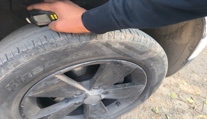 2012 Skoda Yeti AMBITION 2.0 TDI CR 4X4, Diesel, Manual, 1,91,984 km, tyre