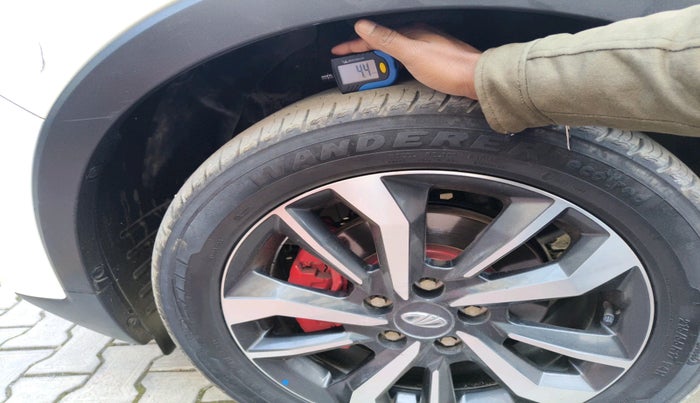 2020 Mahindra XUV300 W8 (O) 1.5 DIESEL AMT, Diesel, Automatic, 34,684 km, tyre