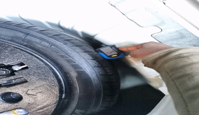 2020 Mahindra XUV300 W8 (O) 1.5 DIESEL AMT, Diesel, Automatic, 34,684 km, tyre