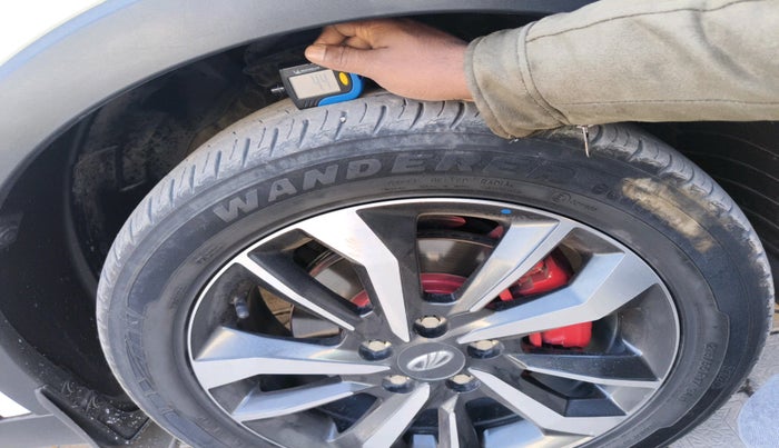 2020 Mahindra XUV300 W8 (O) 1.5 DIESEL AMT, Diesel, Automatic, 34,684 km, tyre