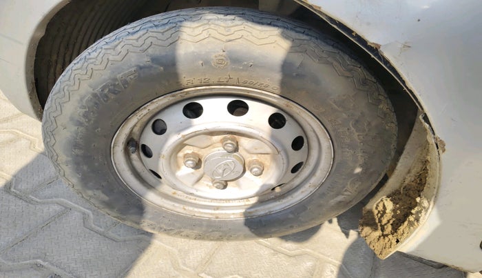 2012 Hyundai Eon ERA, Petrol, Manual, 1,29,647 km, tyre