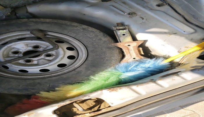 2012 Hyundai Eon ERA, Petrol, Manual, 1,29,647 km, tyre