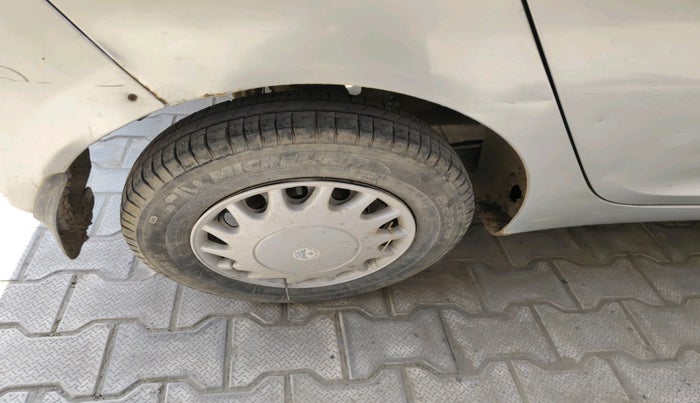 2012 Hyundai Eon ERA, Petrol, Manual, 1,29,647 km, tyre