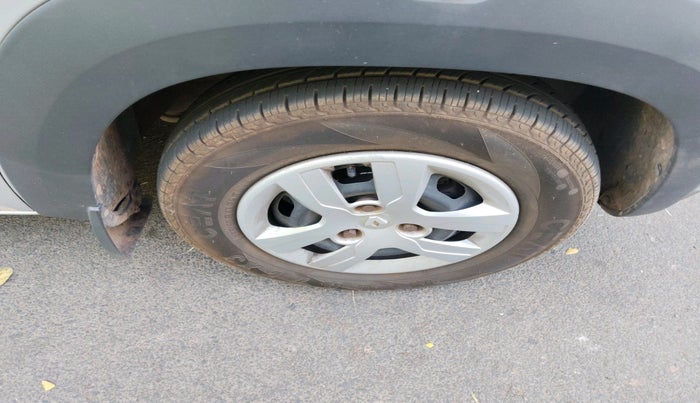 2018 Renault Kwid RXL, Petrol, Manual, 95,987 km, tyre