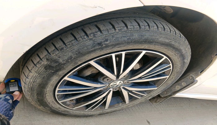 2017 Volkswagen Vento COMFORTLINE 1.6, Petrol, Manual, 48,884 km, tyre