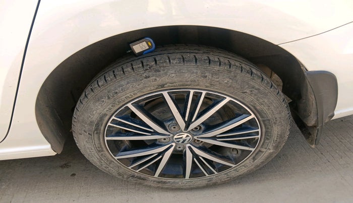 2017 Volkswagen Vento COMFORTLINE 1.6, Petrol, Manual, 48,884 km, tyre