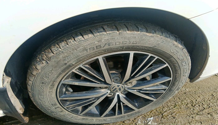 2017 Volkswagen Vento COMFORTLINE 1.6, Petrol, Manual, 48,884 km, tyre