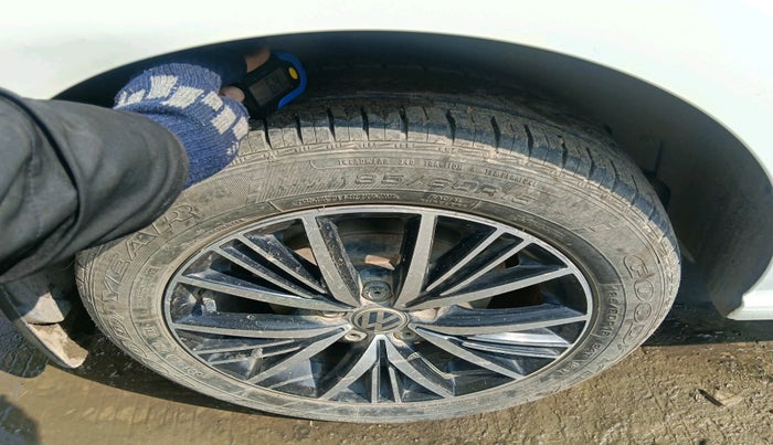 2017 Volkswagen Vento COMFORTLINE 1.6, Petrol, Manual, 48,884 km, tyre