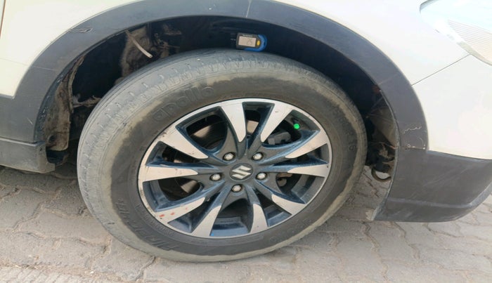 2017 Maruti S Cross ZETA 1.3, Diesel, Manual, 1,04,747 km, tyre