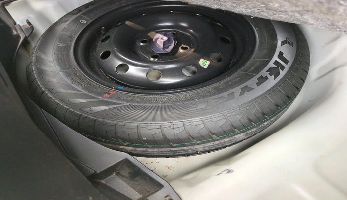 2022 Maruti Swift VXI, Petrol, Manual, 31,817 km, tyre