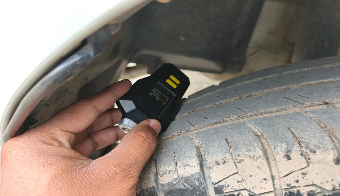 2022 Maruti Swift VXI, Petrol, Manual, 31,817 km, tyre