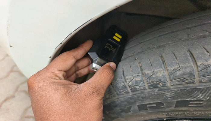 2022 Maruti Swift VXI, Petrol, Manual, 31,817 km, tyre