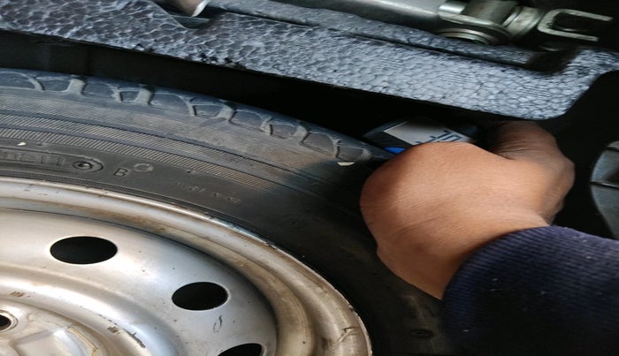 2011 Maruti Wagon R 1.0 LXI, Petrol, Manual, 1,31,721 km, tyre