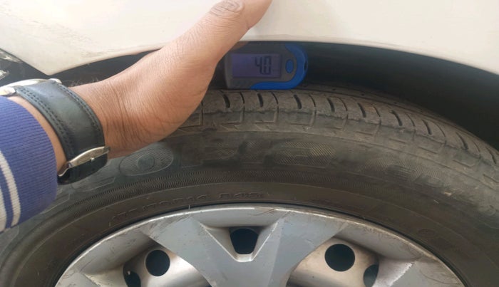 2015 Hyundai Xcent BASE 1.2, Petrol, Manual, 2,45,900 km, tyre