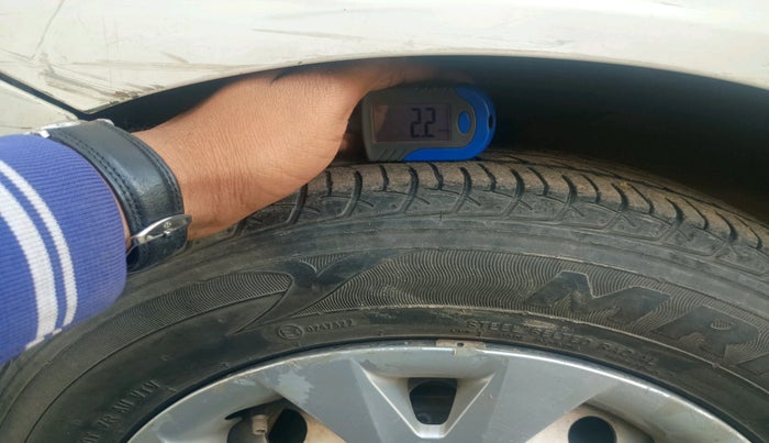 2015 Hyundai Xcent BASE 1.2, Petrol, Manual, 2,45,900 km, tyre