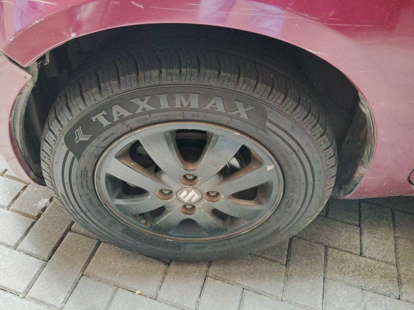 2013 Maruti Ritz ZXI, Petrol, Manual, 1,81,375 km, tyre