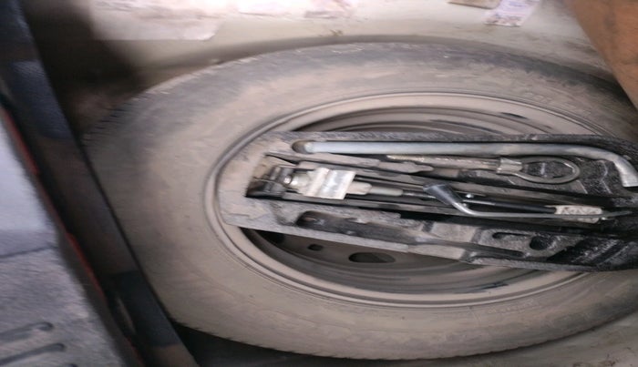 2011 Volkswagen Polo TRENDLINE 1.2L DIESEL, Diesel, Manual, 1,44,889 km, tyre