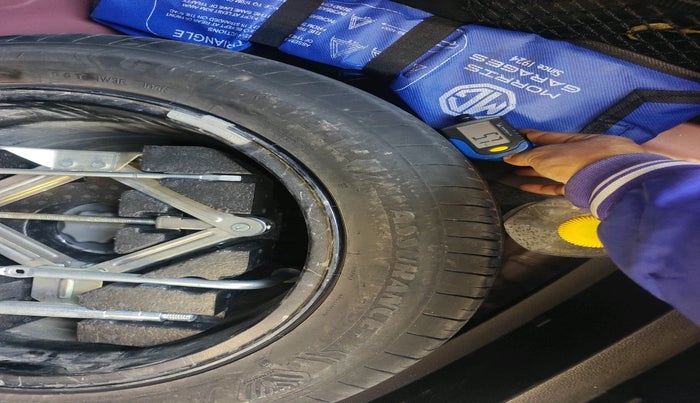 2023 MG ASTOR SHARP 1.5 CVT, Petrol, Automatic, 26,269 km, tyre