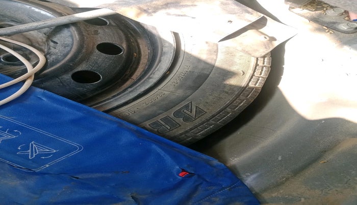 2015 Maruti Swift VDI, Diesel, Manual, 1,40,229 km, tyre