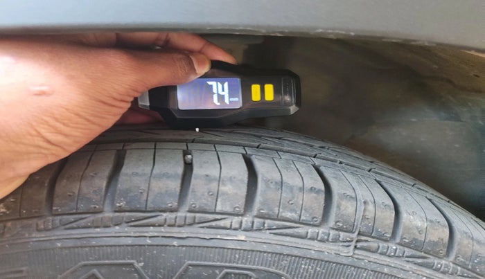 2022 Renault Kwid RXT 1.0 AMT, Petrol, Automatic, 55,770 km, tyre