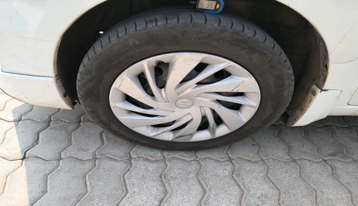 2017 Maruti Ertiga VXI CNG, Petrol, Manual, 1,54,285 km, tyre