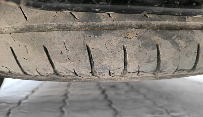 2017 Maruti Ertiga VXI CNG, Petrol, Manual, 1,54,285 km, tyre