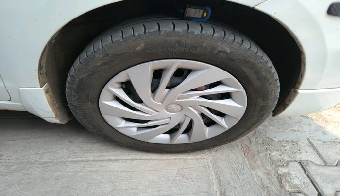 2017 Maruti Ertiga VXI CNG, Petrol, Manual, 1,54,285 km, tyre