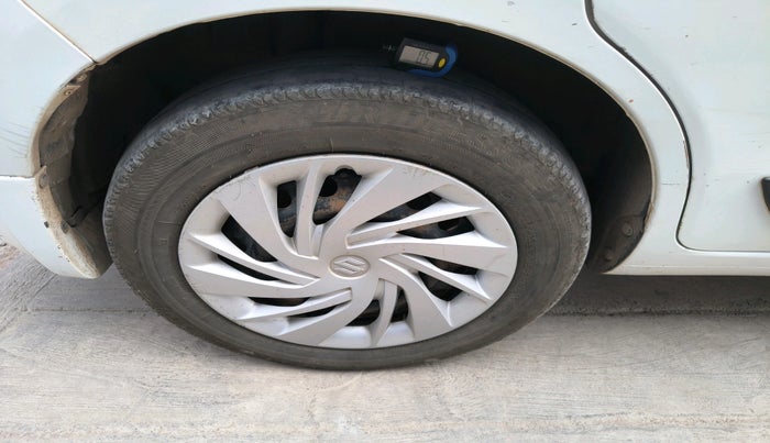 2017 Maruti Ertiga VXI CNG, Petrol, Manual, 1,54,285 km, tyre