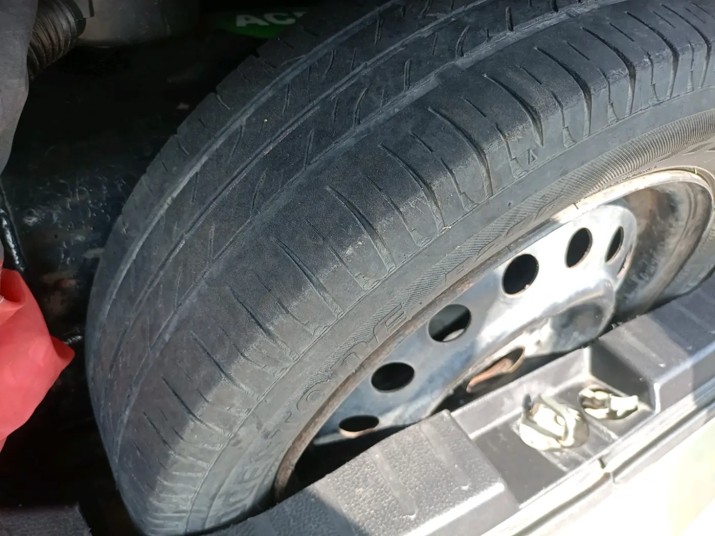 2014 Maruti Wagon R 1.0 VXI, Petrol, Manual, 91,797 km, tyre