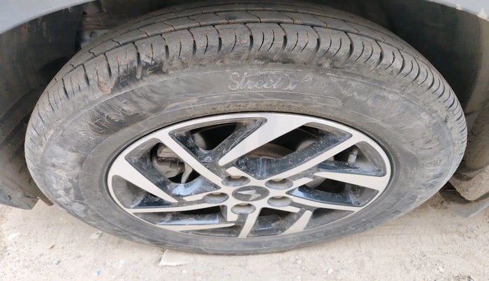 2024 Mahindra XUV 3XO AX5 1.2 L TCMPFi, Petrol, Manual, 11,500 km, tyre