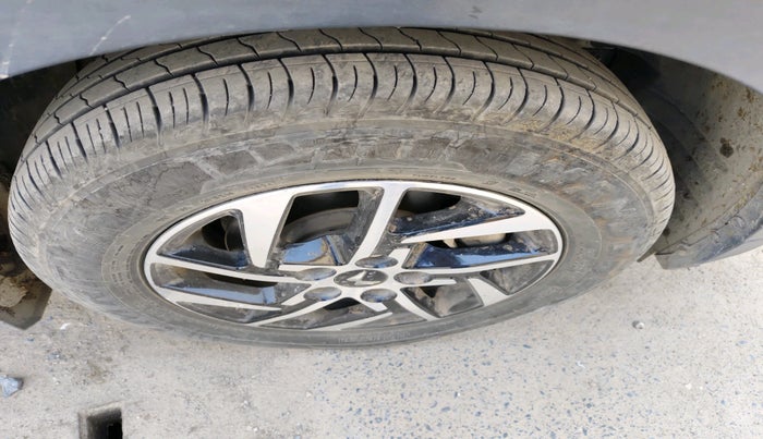 2024 Mahindra XUV 3XO AX5 1.2 L TCMPFi, Petrol, Manual, 11,500 km, tyre