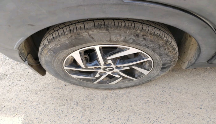 2024 Mahindra XUV 3XO AX5 1.2 L TCMPFi, Petrol, Manual, 11,500 km, tyre