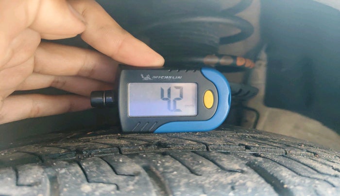 2013 Volkswagen Vento COMFORTLINE DIESEL 1.6, Diesel, Manual, 1,56,099 km, tyre