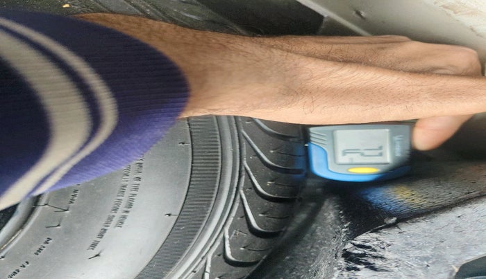 2013 Volkswagen Vento COMFORTLINE DIESEL 1.6, Diesel, Manual, 1,56,099 km, tyre