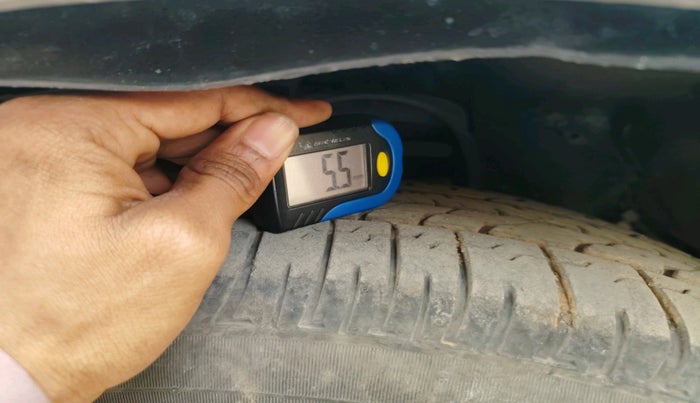 2018 Toyota Innova Crysta 2.8 GX AT 8 STR, Diesel, Automatic, 1,90,379 km, tyre