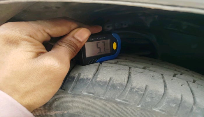 2018 Toyota Innova Crysta 2.8 GX AT 8 STR, Diesel, Automatic, 1,90,379 km, tyre