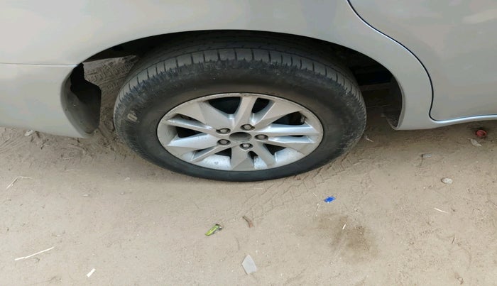 2018 Toyota Innova Crysta 2.8 GX AT 8 STR, Diesel, Automatic, 1,90,379 km, tyre